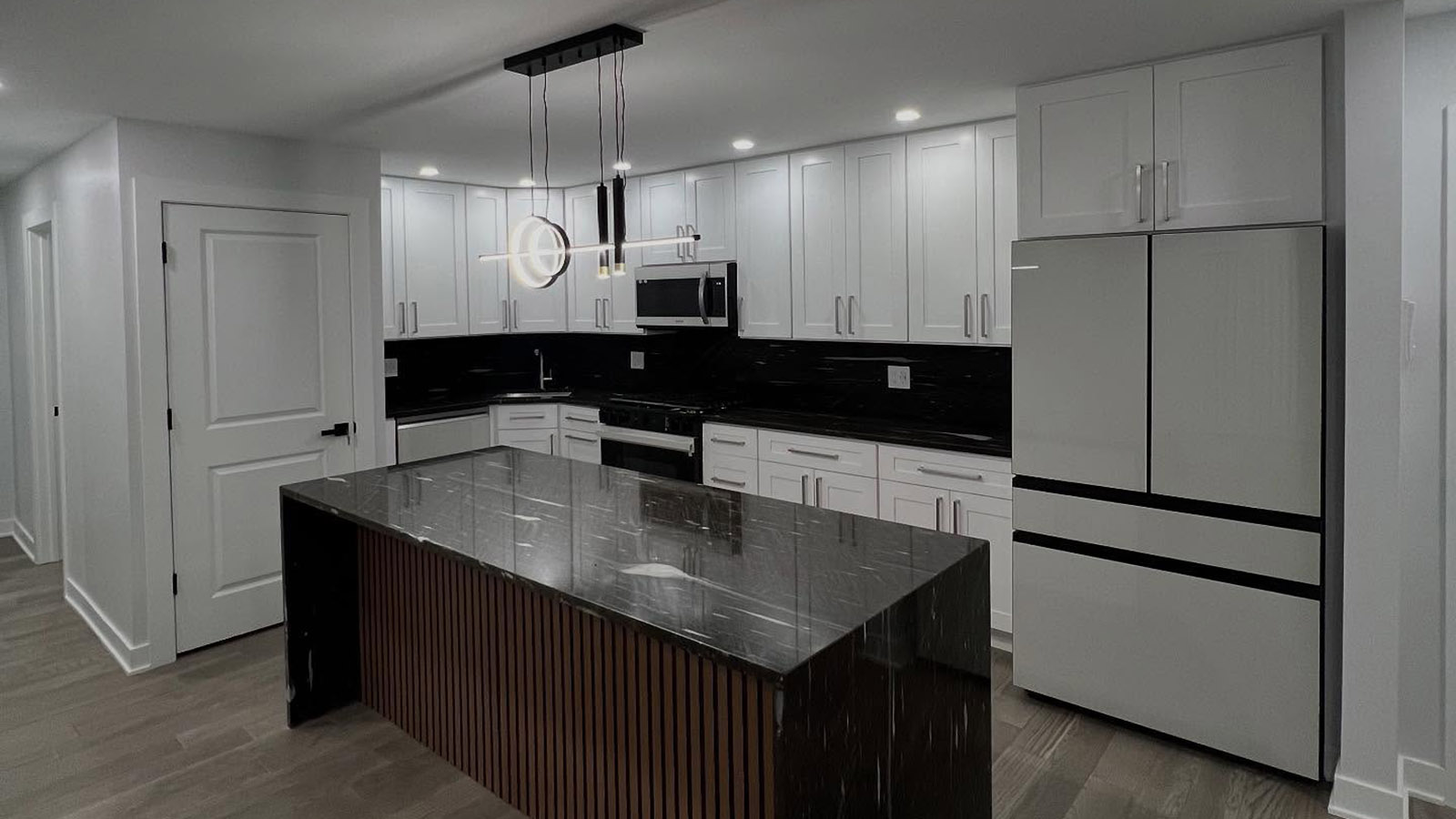 Modern shaker white kitchen cabinets installed in Chicago